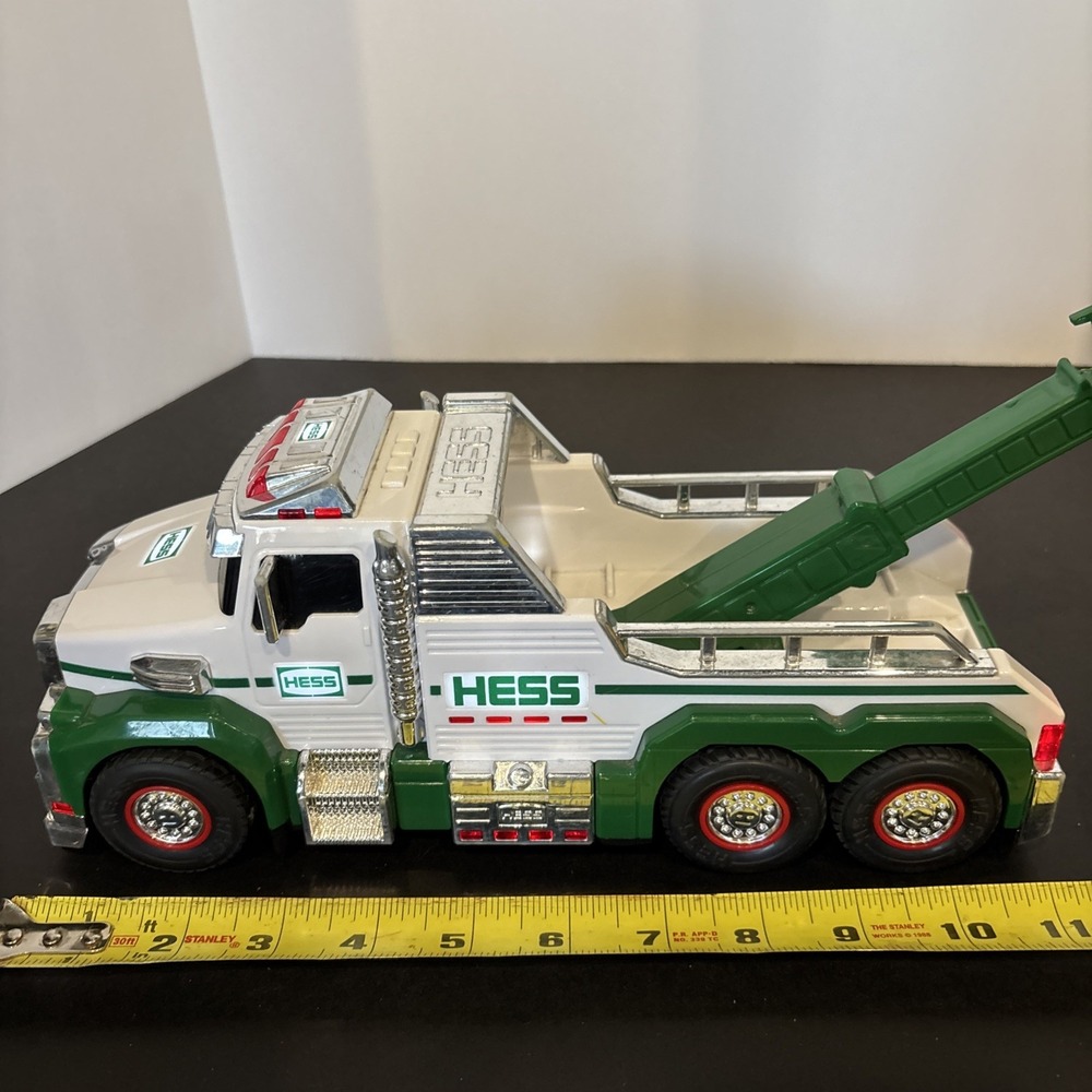 2019 Hess Corporation, Truck with Flashing Lights, 2019.  Tow truck only‎